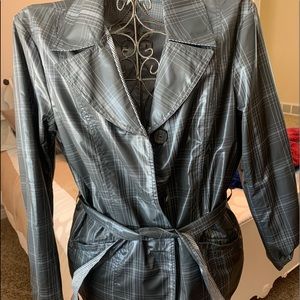 Reversible windbreaker